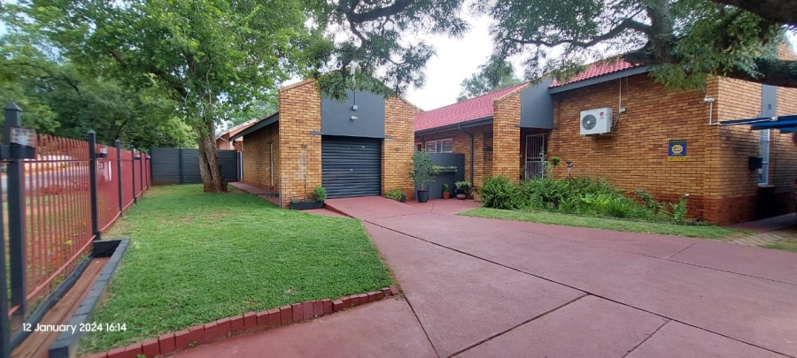3 Bedroom Property for Sale in Geelhoutpark North West